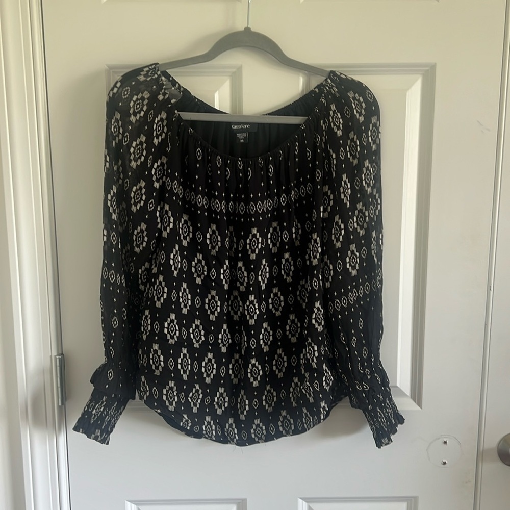 Karen Kane Size XS Black and Cream Geometric Blouse